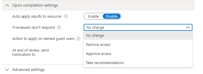 Captura de pantalla que muestra la configuración para aplicar automáticamente al finalizar y las opciones en caso de que el revisor no responda.