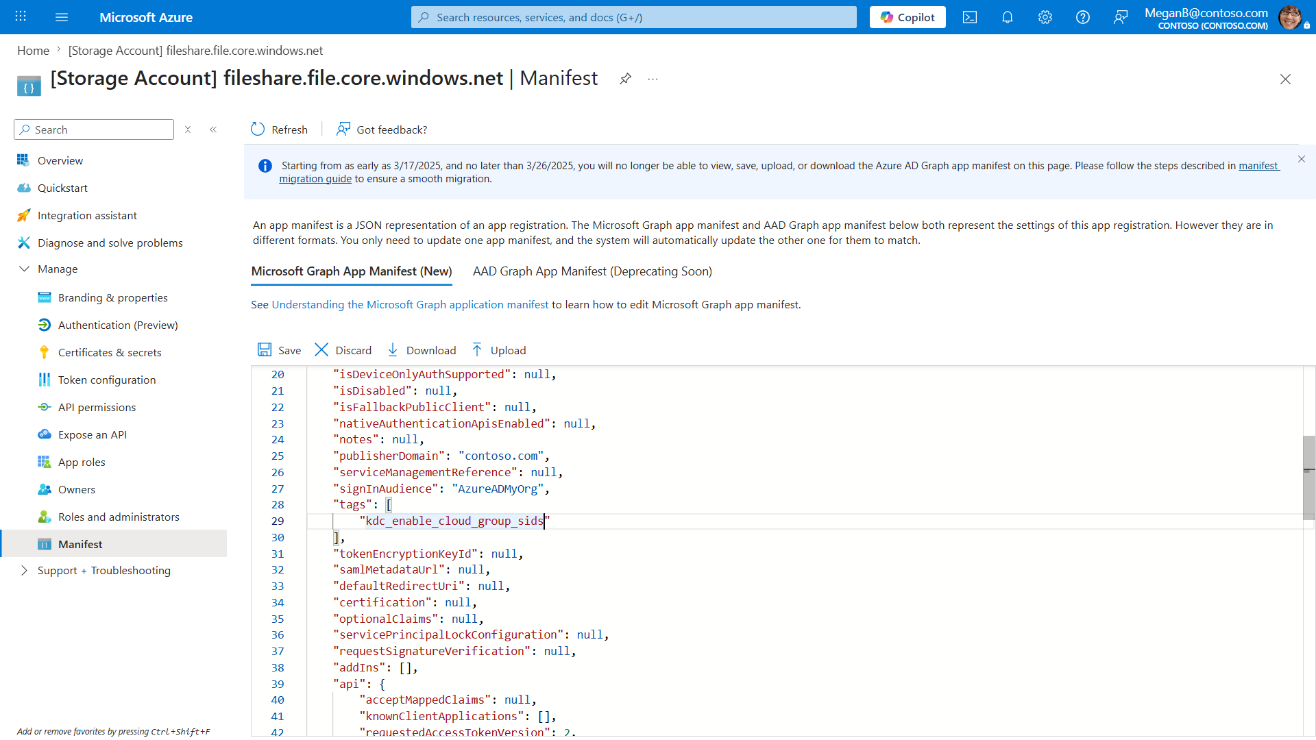 capturas de pantalla que muestran un manifiesto de un registro de aplicación, con la etiqueta kdc_enable_cloud_group_sids agregada a la matriz de etiquetas.
