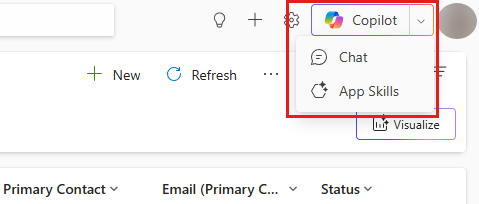 Captura de pantalla que muestra el botón dividido de Copilot con las opciones Chat y App Skills en una página.