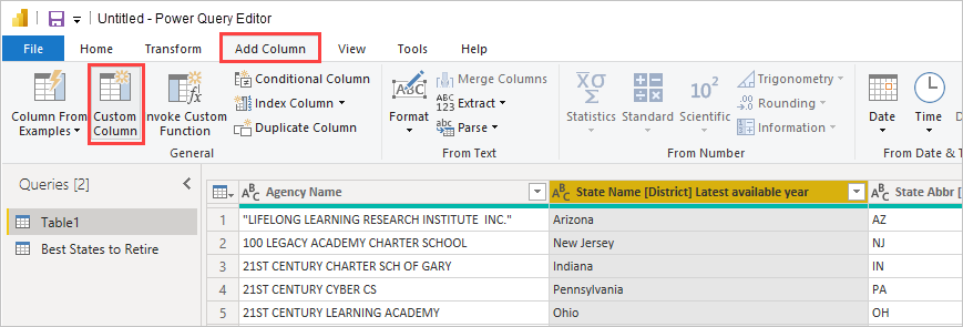Captura de pantalla del Editor de Power Query que resalta el botón Columna personalizada en la pestaña Agregar columna.