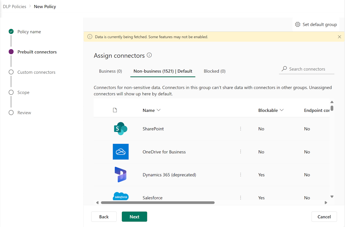 Los administradores del entorno ahora pueden ver todos los conectores personalizados en sus entornos junto con los conectores preconstruidos en la página **Conectores** de las directivas de datos.