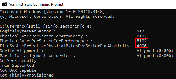 Captura de pantalla de la salida del Símbolo del sistema que muestra un tamaño de sector de 8 KB.