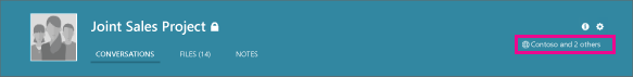 Captura de pantalla de un encabezado de grupo Viva Engage, con un icono de globo que muestra que es un grupo externo.
